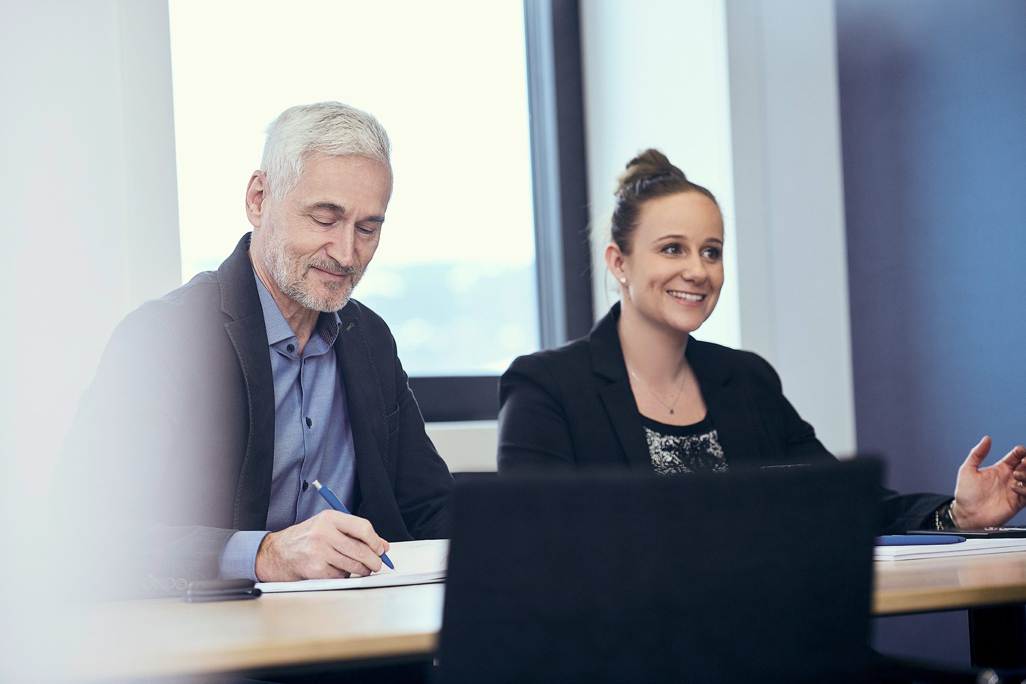 hypo immobilien makler spricht mit kunden