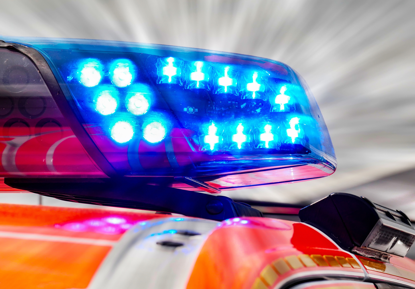 blaulicht eines geleasten rettungsfahrzeugs