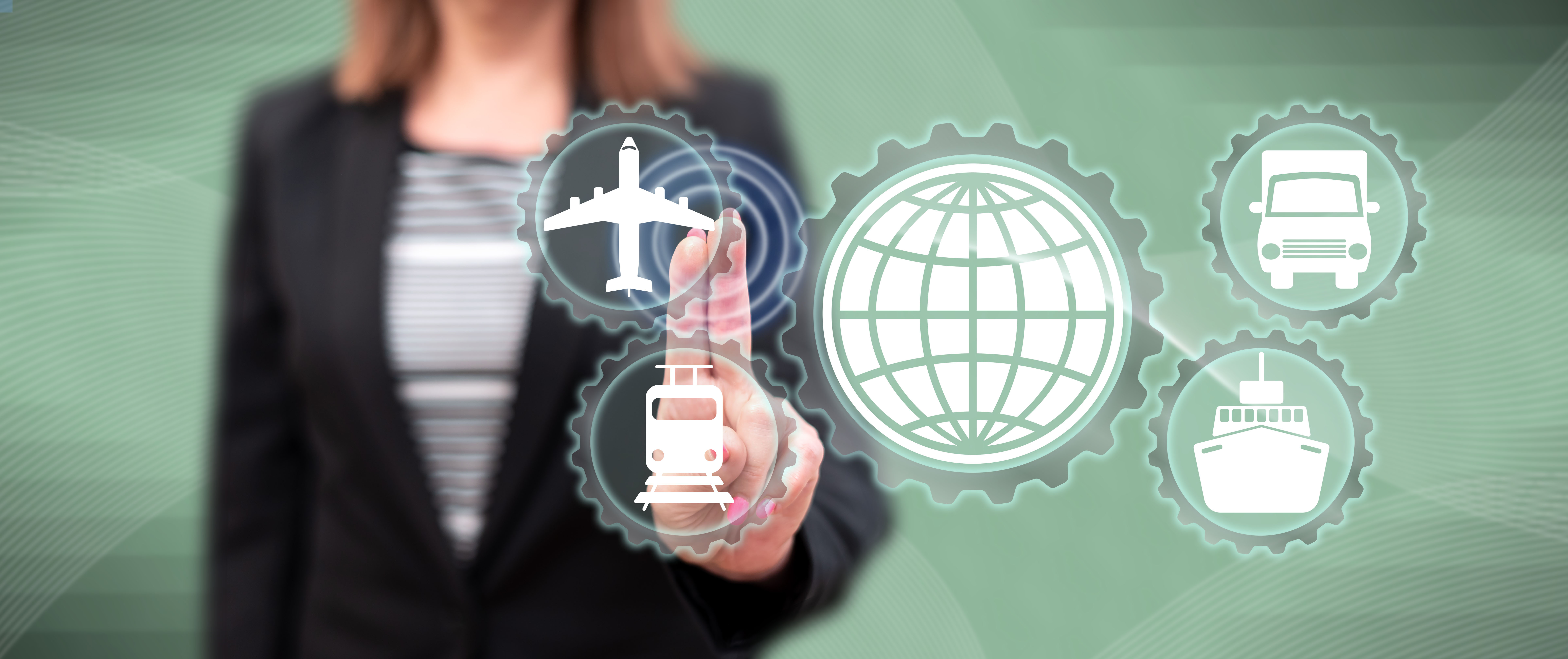 frau tippt auf einen flatscreen auf dem die hypo leasingmöglichkeiten drauf sind