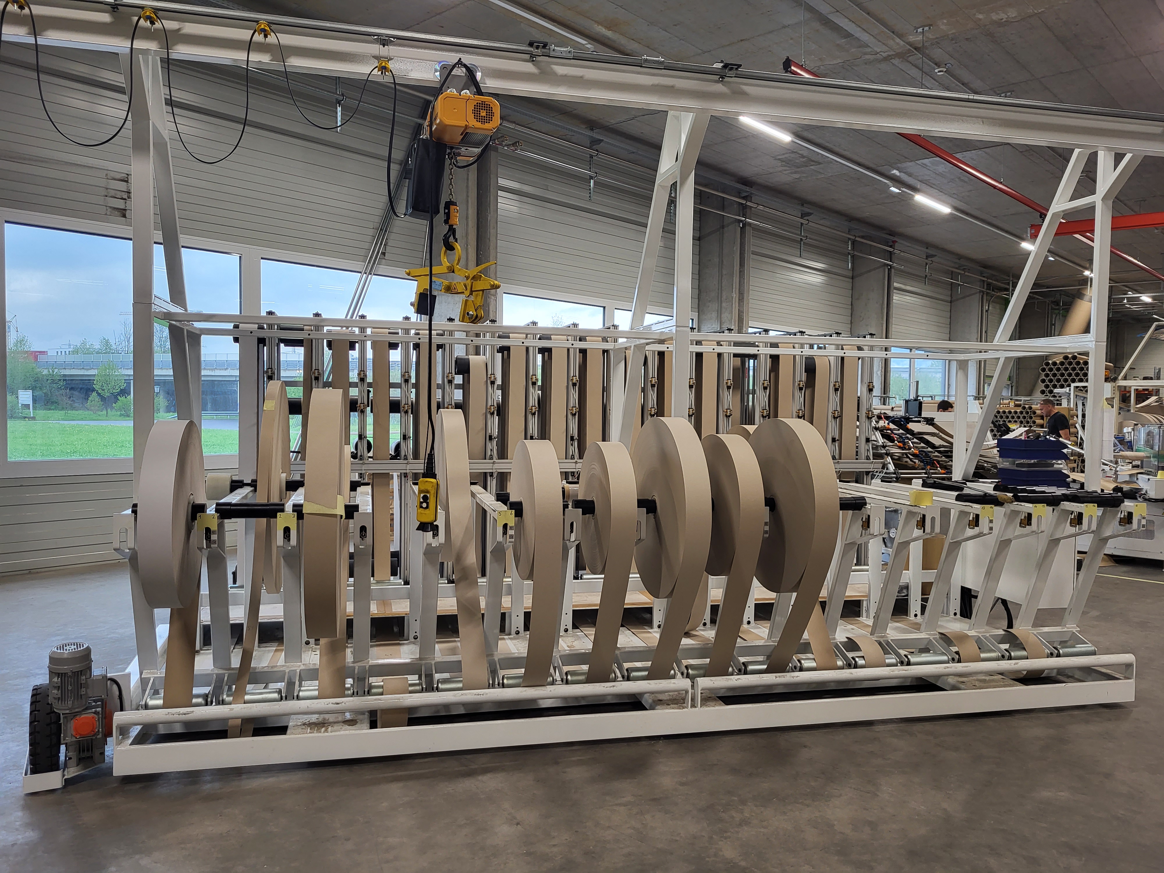 Auf diesem Bild ist eine Spiralwickelmaschine zu sehen