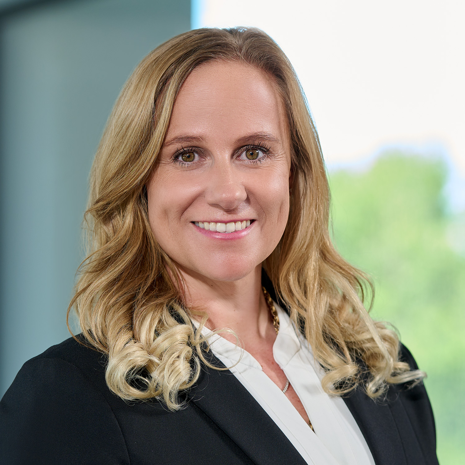 mitarbeiterin nadine zagrajsek von der hypo immobilien und leasing
