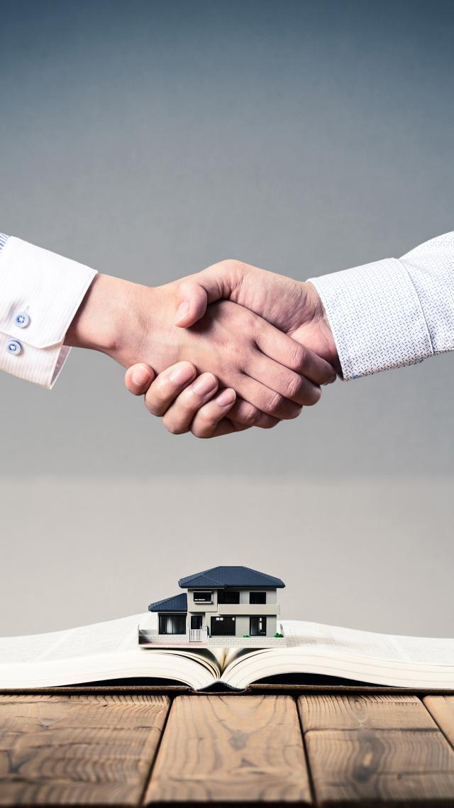 haltende hände von hypo immobilien und leasing beratern