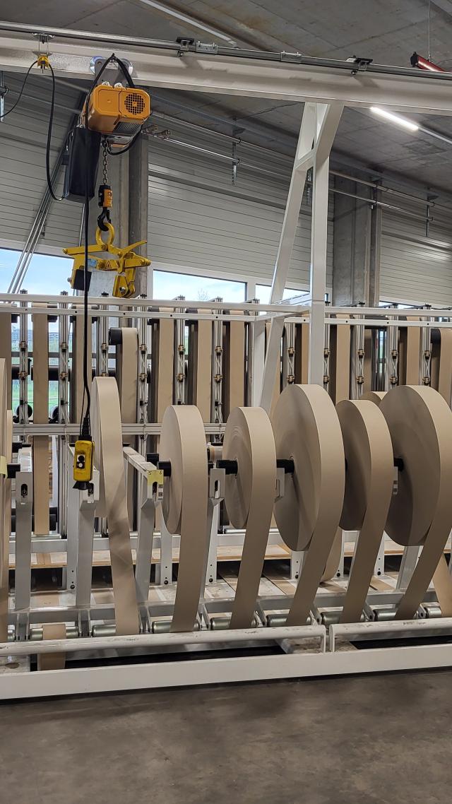 Auf diesem Bild ist eine Spiralwickelmaschine zu sehen