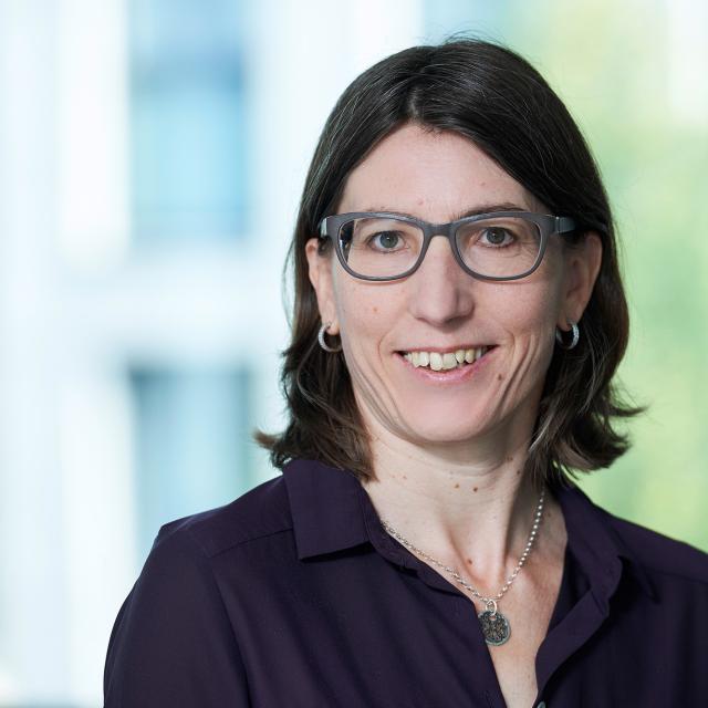 mitarbeiterin angelika gruber von der hypo immobilien und leasing
