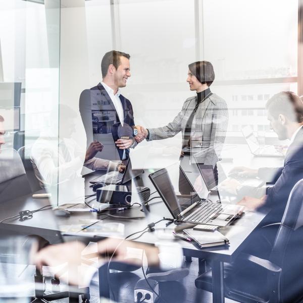 hypo immobilien und leasing mitarbeiter bei der arbeit