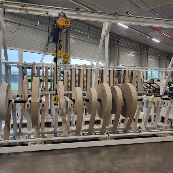 Auf diesem Bild ist eine Spiralwickelmaschine zu sehen
