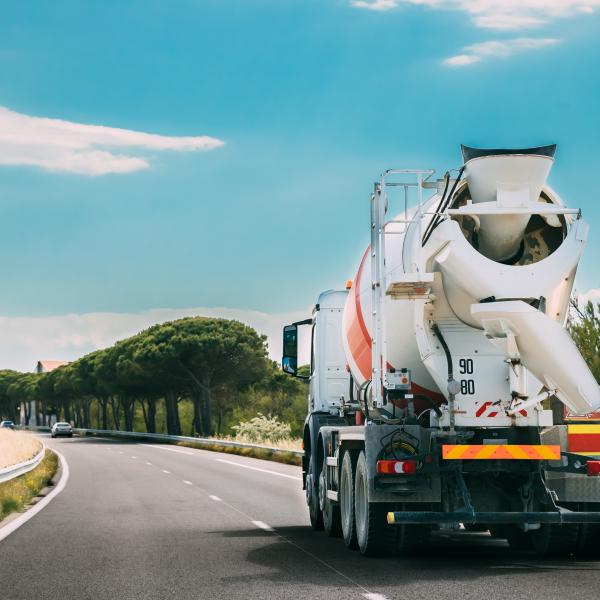 Arbeitsmaschine auf der Straße
